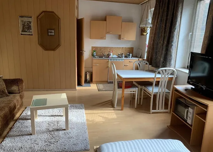 Schoenes Grosses Zimmer 1 Et Parkplatz Nach Verfuegbarkeit